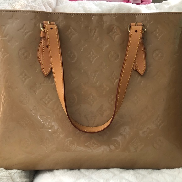 Louis Vuitton Accessories - Louis Vuitton Brentwood Vernis Patent Leather, near excellent condition